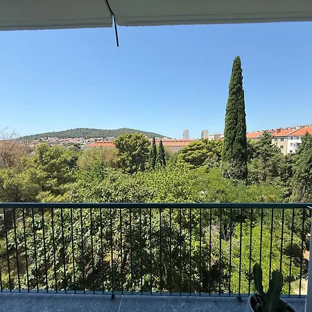 Vista - Center - Park View Apartment